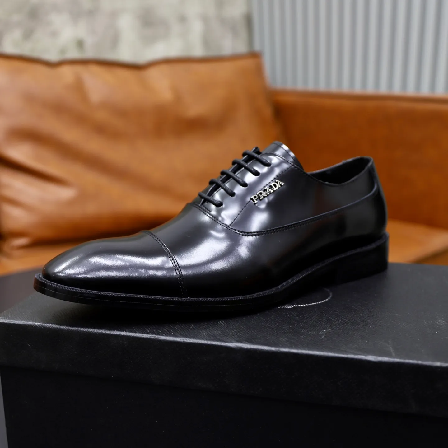 Ex-factory price: 540💰🙅‍♂️🙅‍♂️🙅‍♂️ Brand: PRADA Standard code: Men's code 38-44 (45 can be customized) Grade: Same style as the official website Original order quality Material: Original cowhide surface Comfortable cowhide lining Original outsole Style category: Men's fashionable casual leather shoes Distinguished big-name luxury elements Top luxury Color: actual picture color